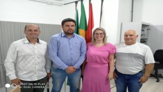 Câmara de Vereadores elege Mesa Diretora para o ano de 2022. Câmara de Vereadores elege Mesa Diretora para o ano de 2022.