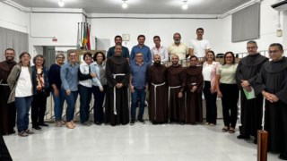 Sessão da Câmara Municipal destaca a importância da Campanha da Fraternidade 2025 com participação dos Franciscanos Sessão da Câmara Municipal destaca a importância da Campanha da Fraternidade 2025 com participação dos Franciscanos